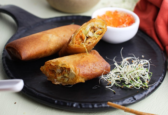 Harumaki de Sardinha em Molho de Tomate