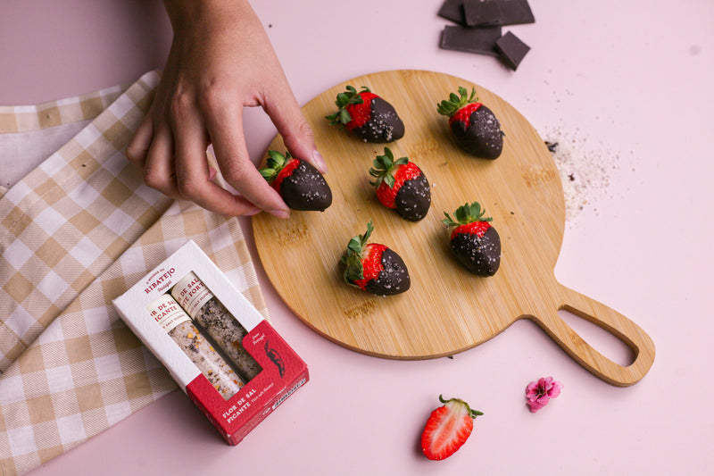 Morango com Chocolate e Flor de Sal Picante