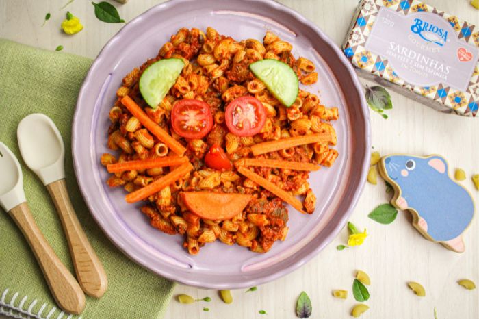 Macarrão com Sardinha em Molho de Tomate
