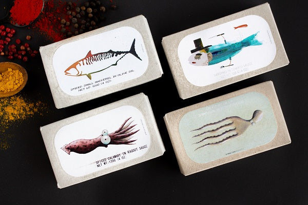 foto com quatro latinhas de peixes em conserva da marca Jose Gourmet