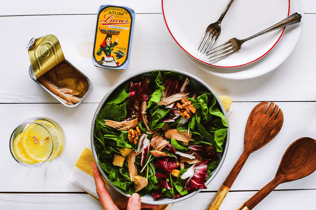 Salada colorida com ventresca de atum Luças