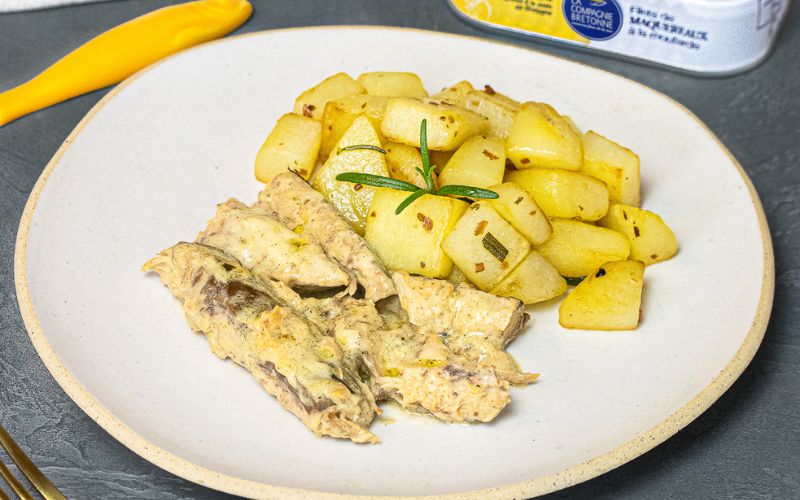 Filé de cavala com molho mostarda e batata sauté
