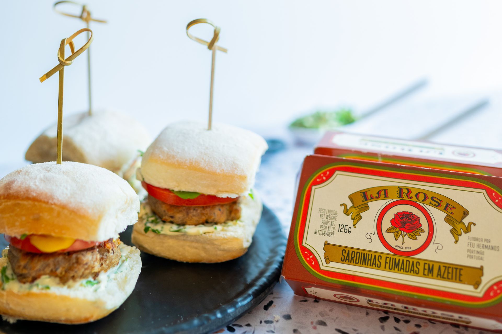 foto de uma receita de mini hamburguer de sardinha da Fui ao Mar
